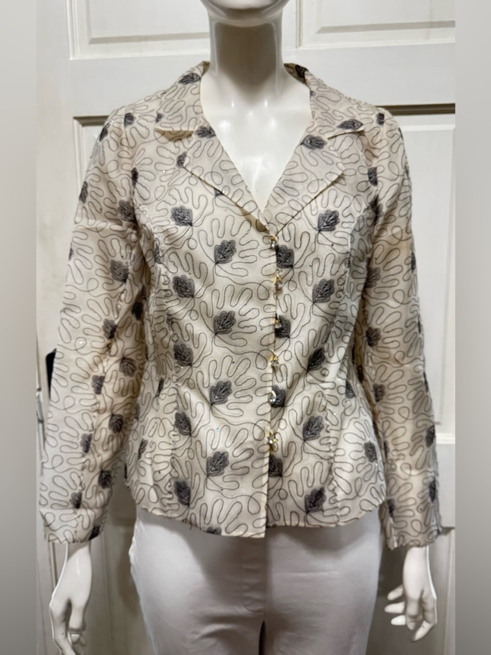 Peggy Jennings 100% Silk Cream Blouse Black Floral Motif Crystal’s Incrusted A